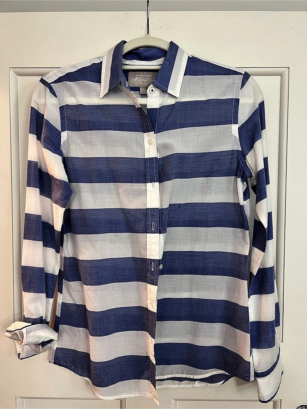 Banana Republic Womenās Soft Wash Shirt Striped Button Down (Small)